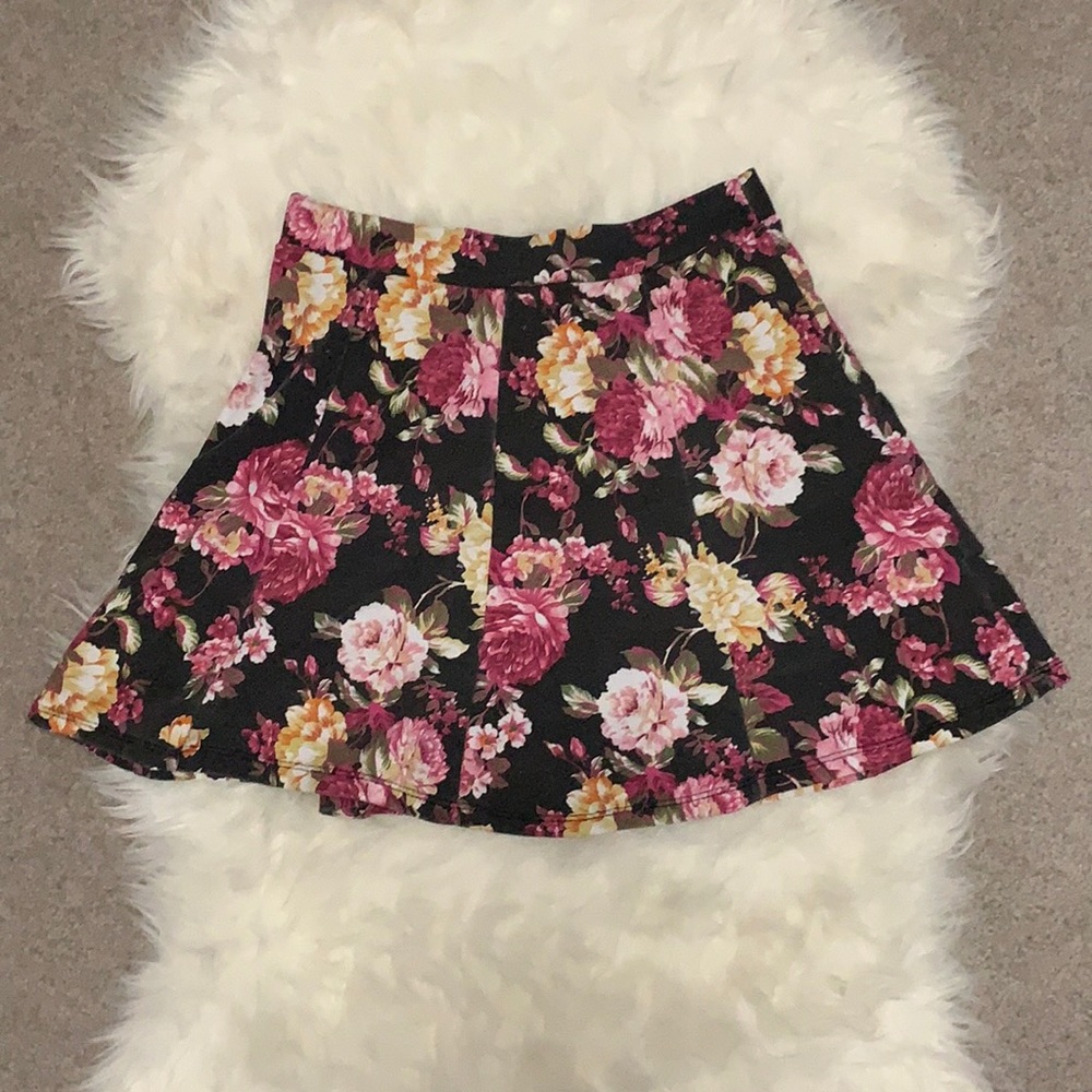 🌸 American Eagle Pink Floral Skater Skirt